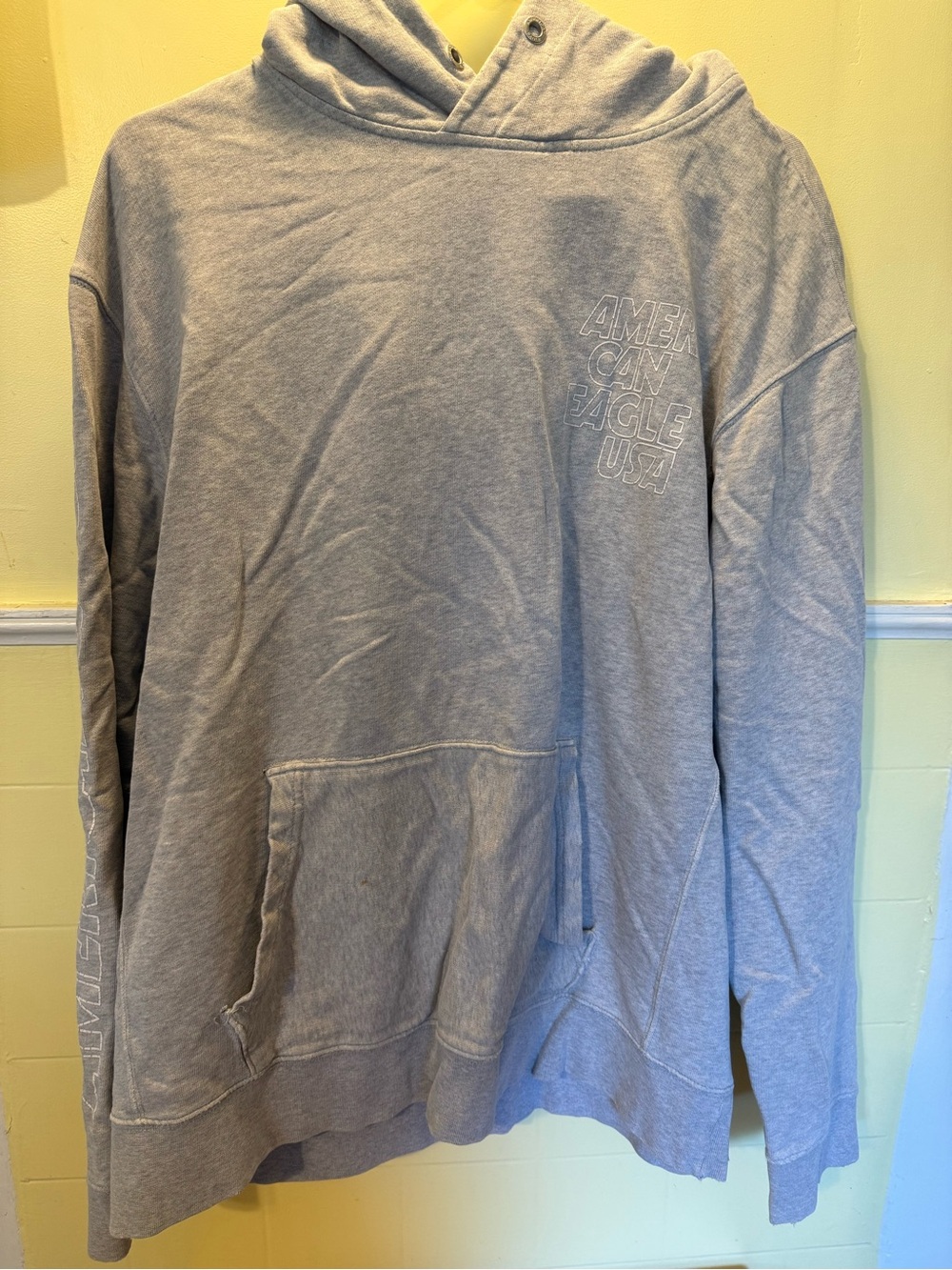 American Eagle Outfitters Men’s Light Gray Logo Pullover Hoodie
